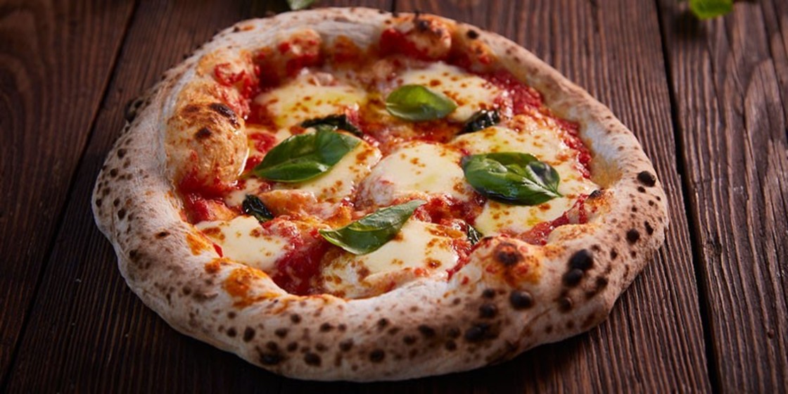 Sourdough margherita pizza with tomato, mozzarella and basil